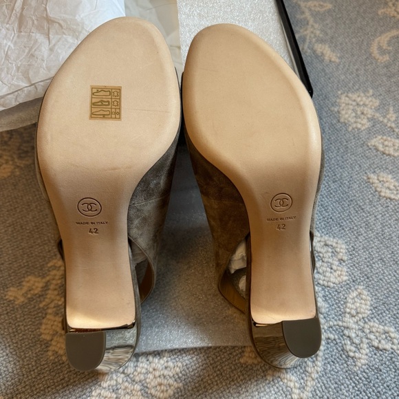 Chanel Interlocking CC Logo Suede Slingback Sandals, Size 42 - Picture 7 of 16